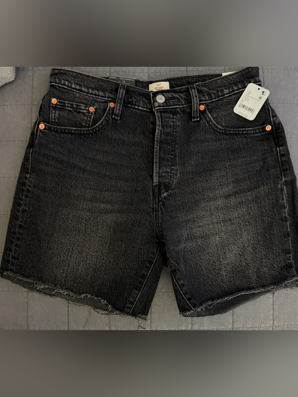 NWT Levi’s 501 mid thigh shorts